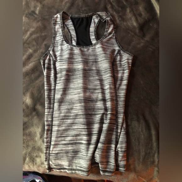 Workout top never worn like new - Picture 4 of 4